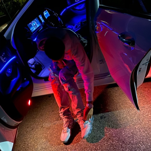 Meet your Posher, Chris - Picture 1 of 1